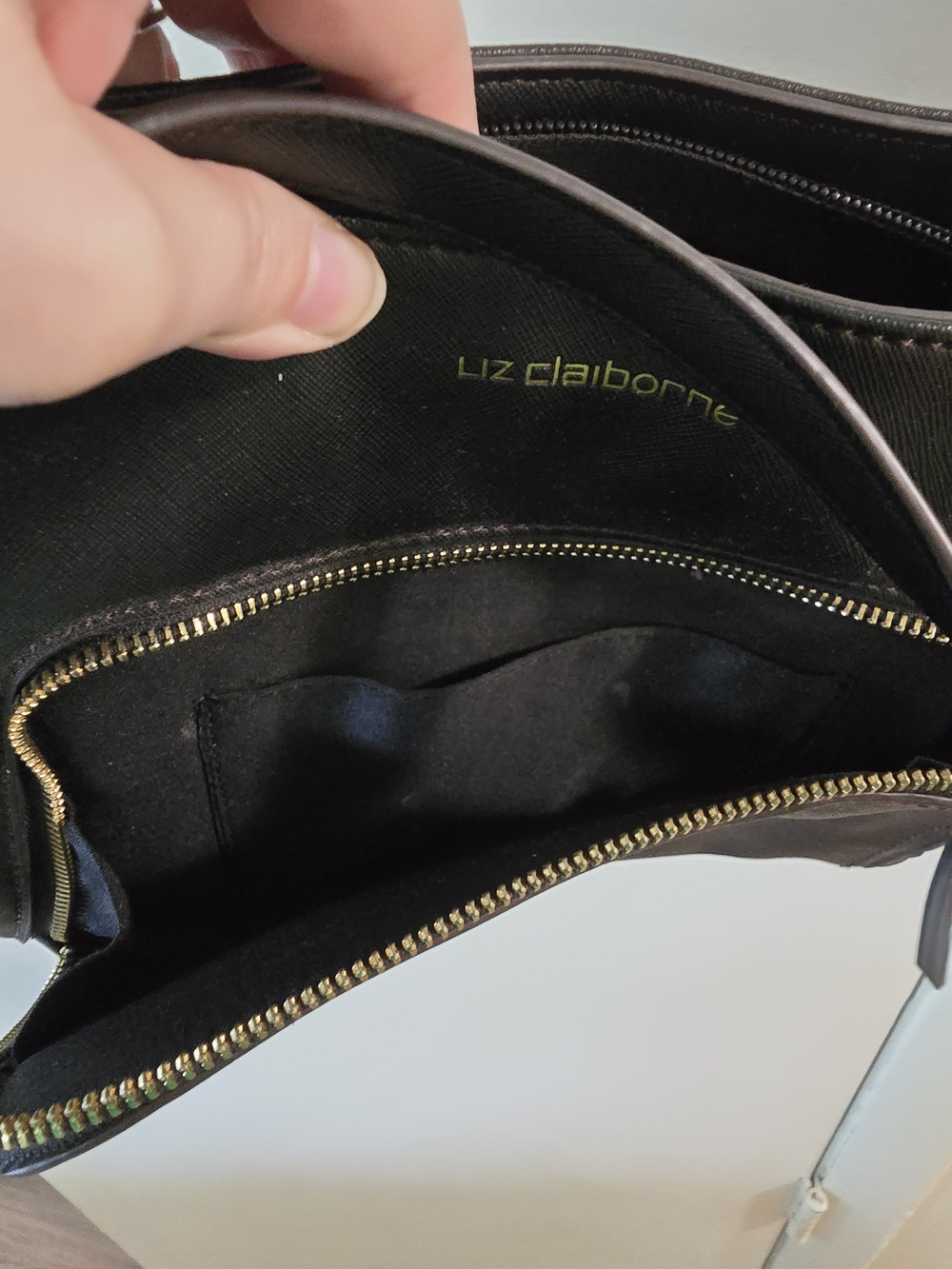 Liz Claiborne Black Shoulder Bag with Front Zip Pocket With Free Gift - Picture 4 of 5